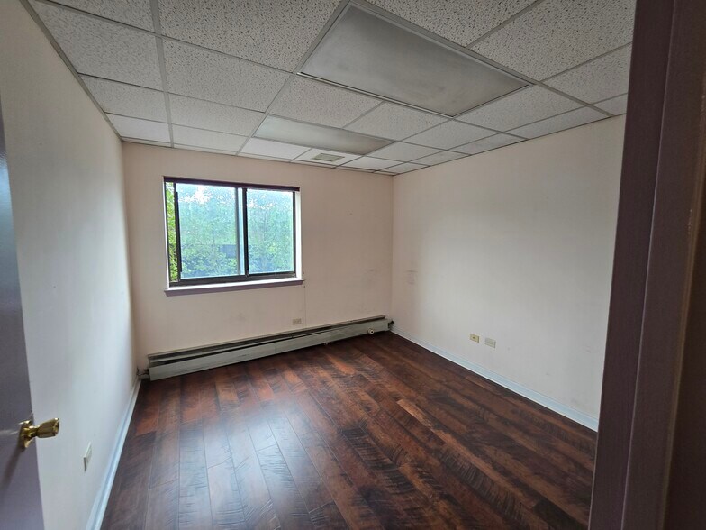 More Photos Of 92-29 Queens Blvd, Rego Park Apartments For Lease
