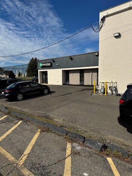 More Photos Of 590 Lordship Blvd, Stratford Warehouse For Sale