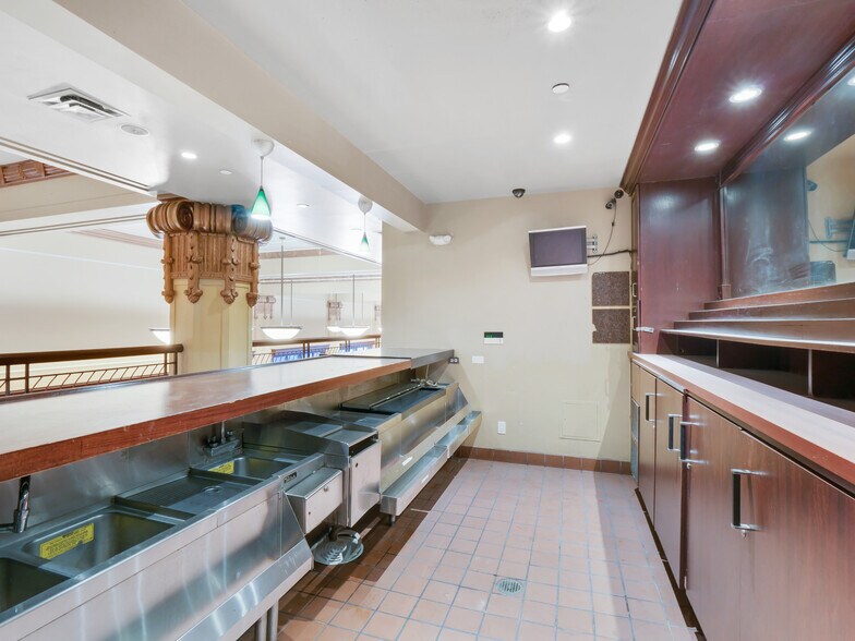 More Photos Of 1100 S Flower St, Los Angeles Office For Lease