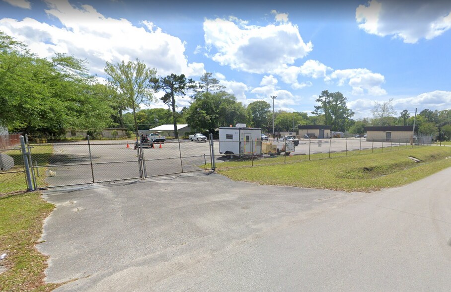 More Photos Of 2502 Rolac Rd, Jacksonville Industrial For Lease