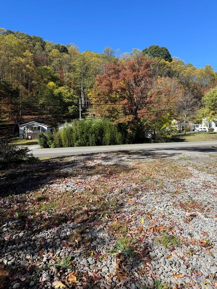 More Photos Of RT 16/ Near Sophia - 330 Robert C Byrd dr, Sophia Land For Lease