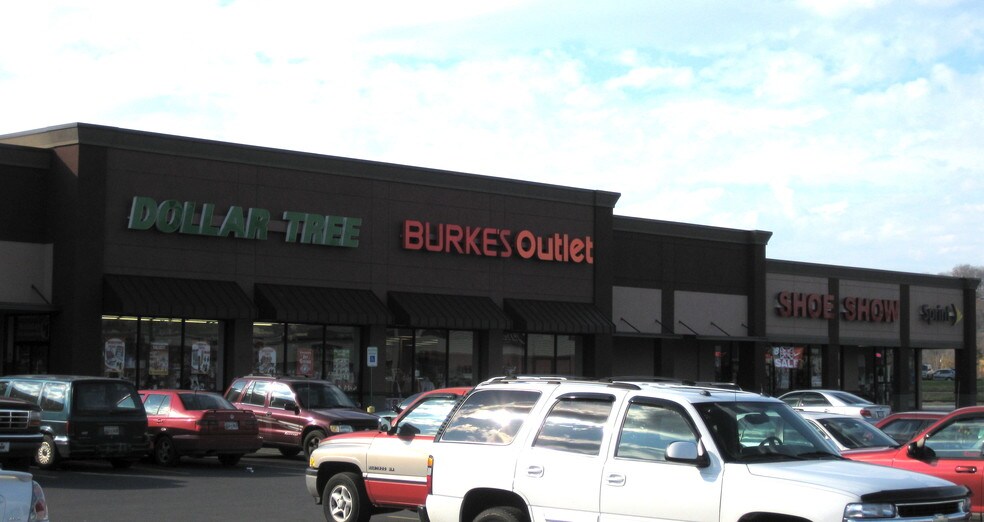 Primary Photo Of 101 Hudson Dr, Elizabethton Storefront For Lease