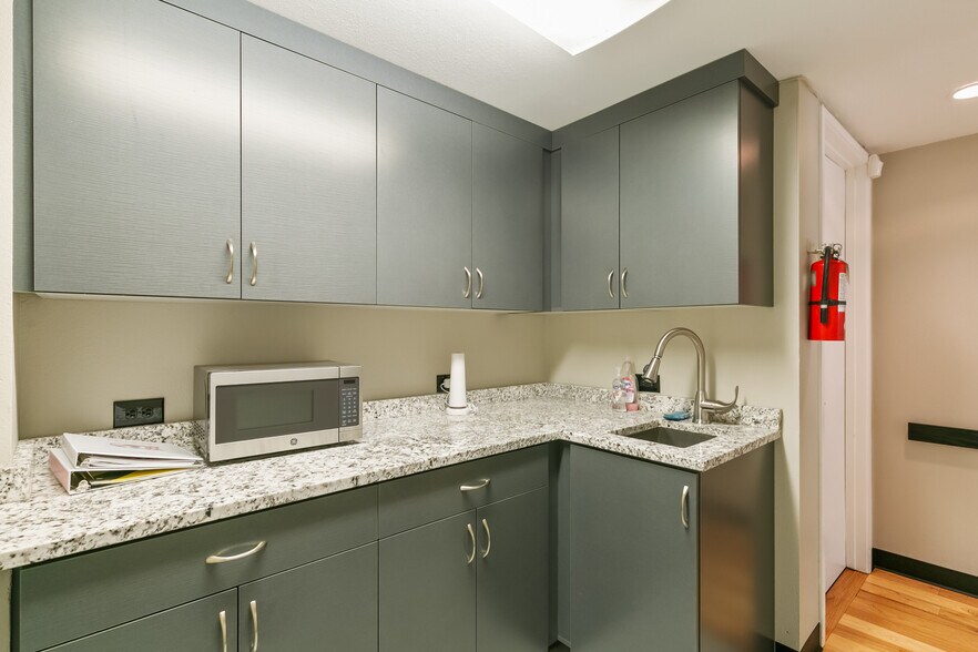 More Photos Of 7000 W 14th Ave, Lakewood Office For Lease