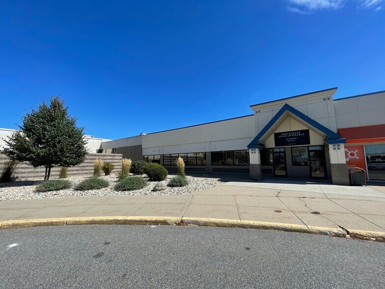 More Photos Of 364 Maine Mall Rd, South Portland Unknown For Lease