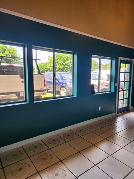 More Photos Of 810 Haiku Rd, Haiku General Retail For Lease