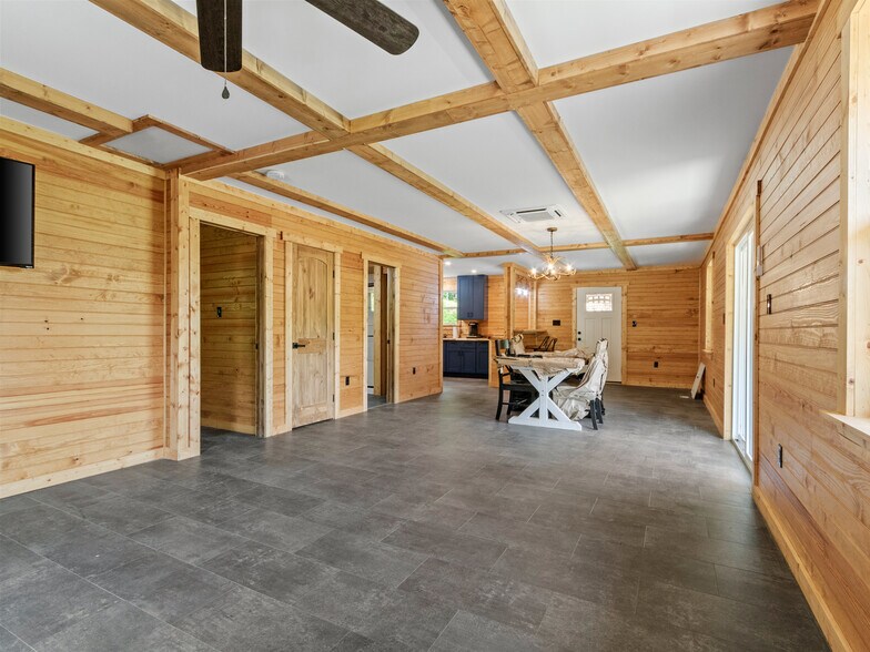 More Photos Of 137 Red Maple Ln, Burnsville Apartments For Sale