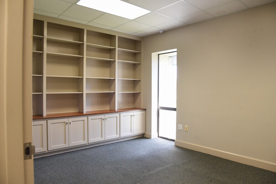 More Photos Of 1302 Somerville Rd, Decatur Freestanding For Lease