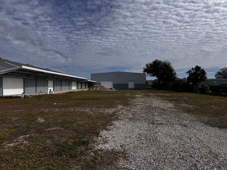More Photos Of 12925 N 49th St, Clearwater Warehouse For Lease