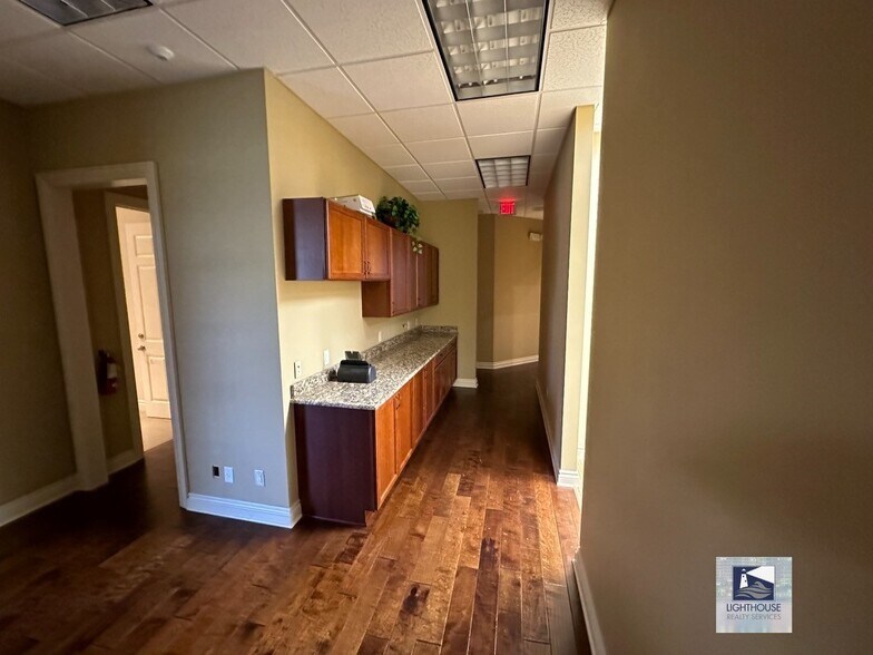 More Photos Of 1935 Commerce Ln, Jupiter Office For Lease