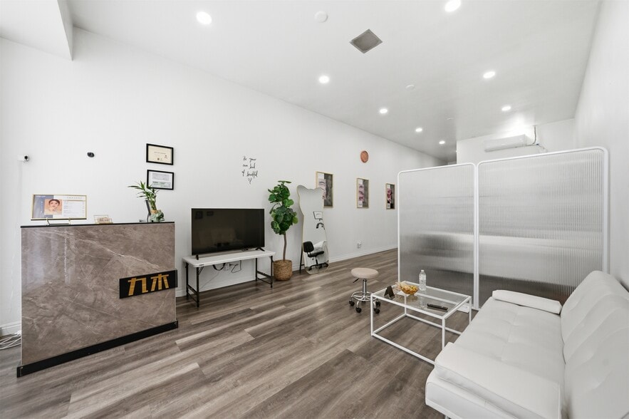 More Photos Of 340-344 E Foothill Blvd, Arcadia Freestanding For Sale