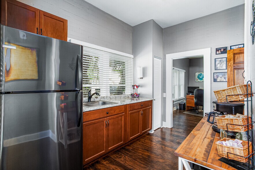 More Photos Of 69 W Macclenny Ave, Macclenny Office For Sale