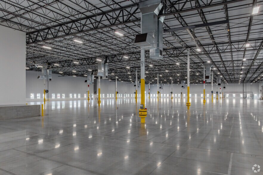 More Photos Of 6422 E Campus Dr, San Antonio Warehouse For Lease