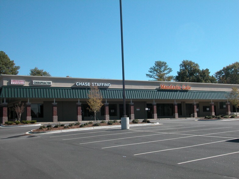 More Photos Of 6100 Veterans Pky, Columbus General Retail For Lease