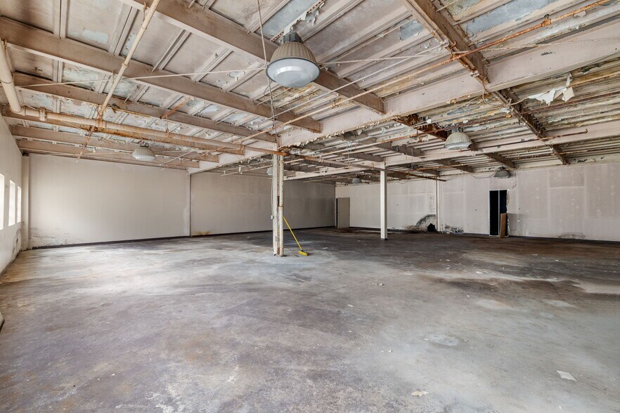 More Photos Of 8033 Bennett St, Pittsburgh Industrial For Sale