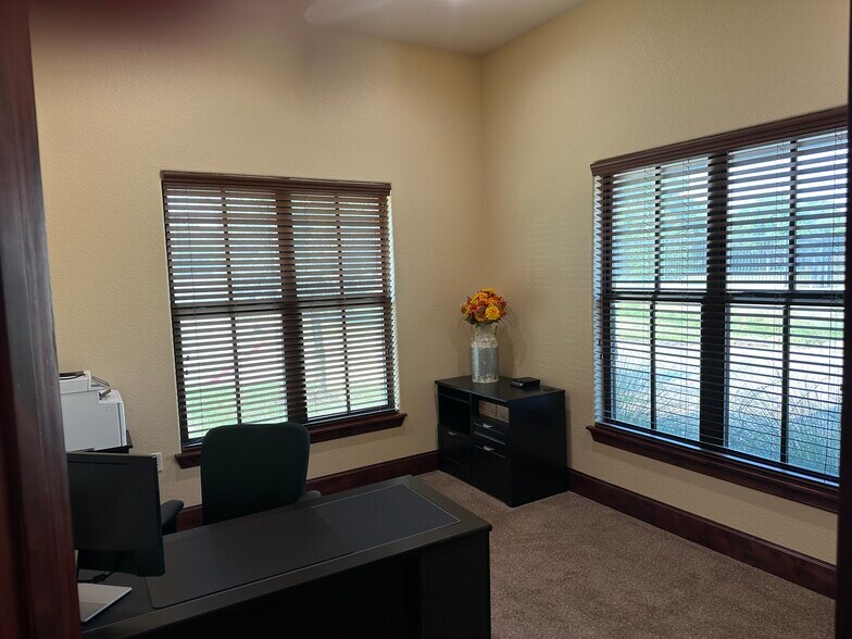 More Photos Of 2131 E Kirkwood Blvd, Southlake Office For Lease