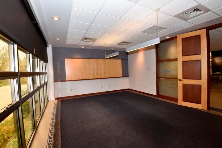 More Photos Of 2834 Northgate Dr, Iowa City Office For Sale