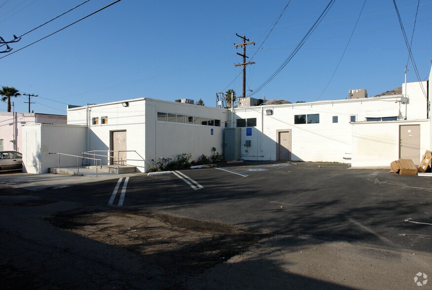More Photos Of 2090-2098 E Main St, Ventura Storefront For Lease