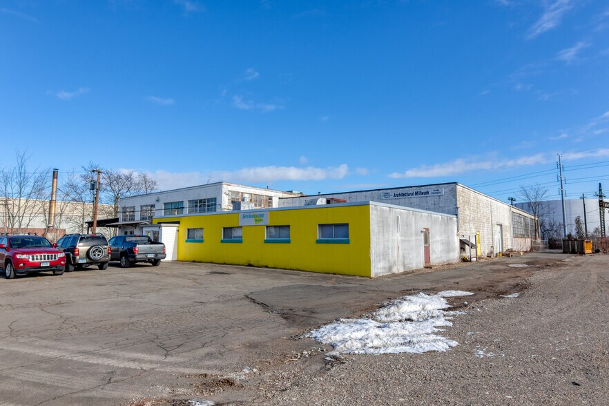 More Photos Of 299 Welton St, Hamden Warehouse For Lease