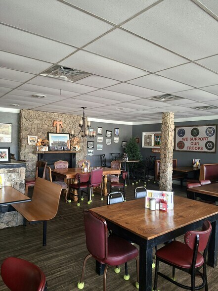 More Photos Of 711 S Main St, Rocky Top Freestanding For Sale