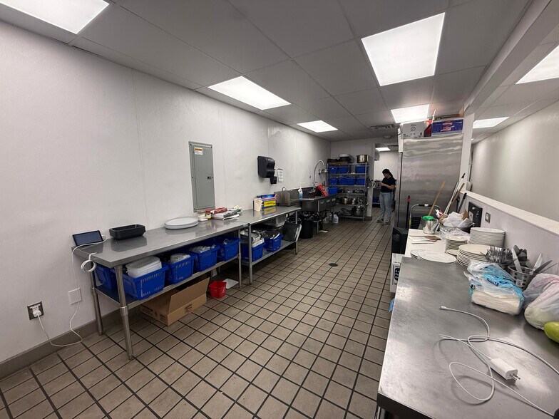 More Photos Of 2101-2107 Western Ave, Las Vegas Service For Lease