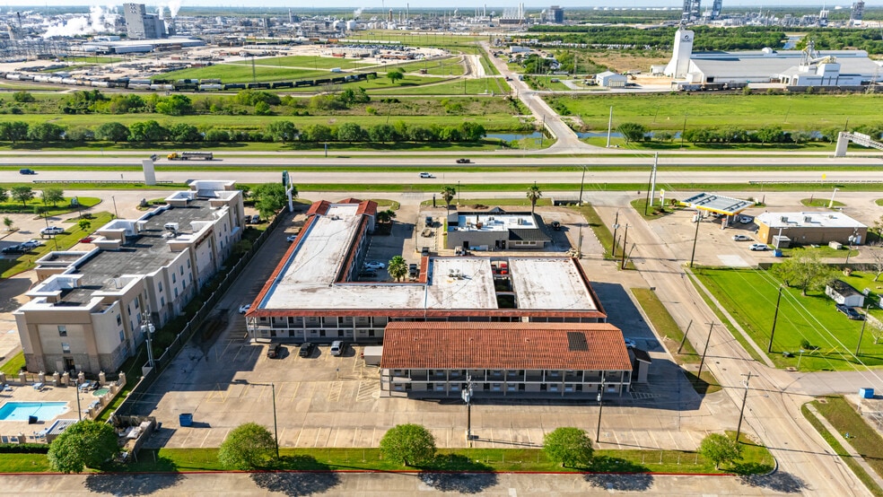 Primary Photo Of 1126 Highway 332, Clute Hotel For Sale