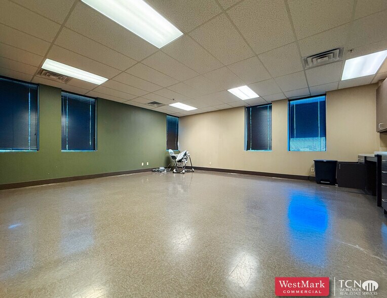 More Photos Of 1611 10th St, Lubbock Office For Lease