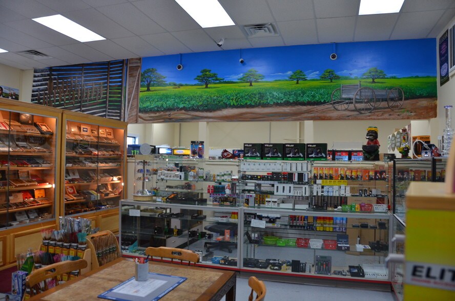 More Photos Of 175 Sterling St, Clinton Showroom For Sale