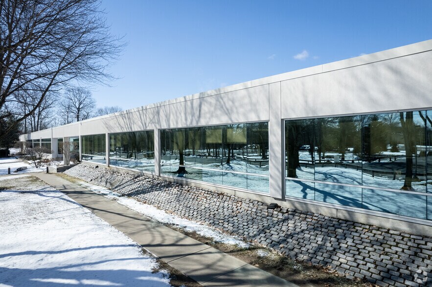 More Photos Of 100 Philips Pky, Montvale Research And Development For Sale