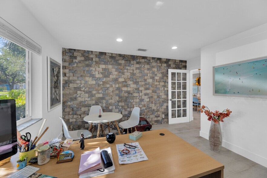 More Photos Of 301 SE 20th St, Fort Lauderdale Office For Sale
