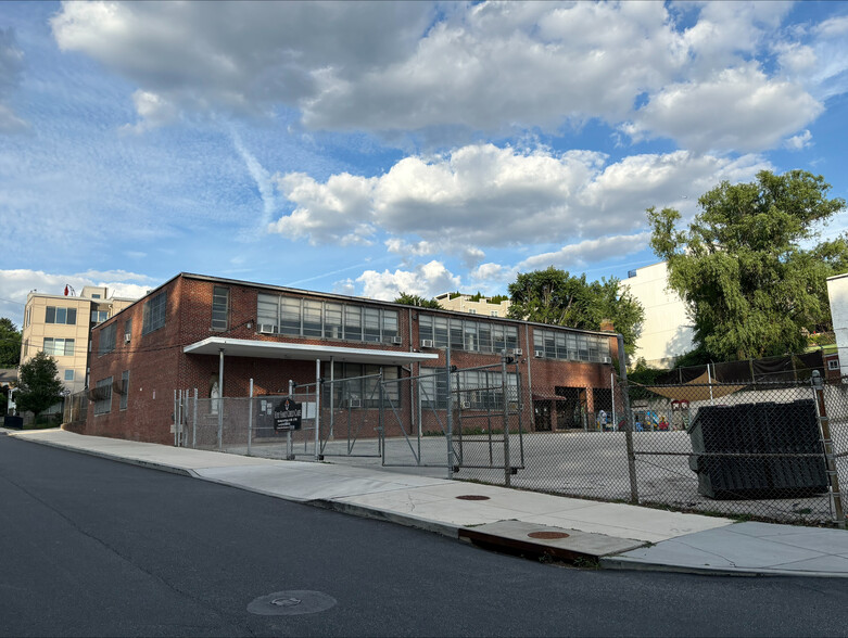 Primary Photo Of 251 Fountain St, Philadelphia Schools For Lease