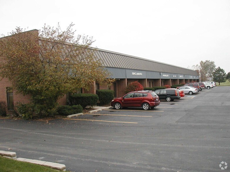 More Photos Of 1413 Sherman Rd, Romeoville Warehouse For Lease