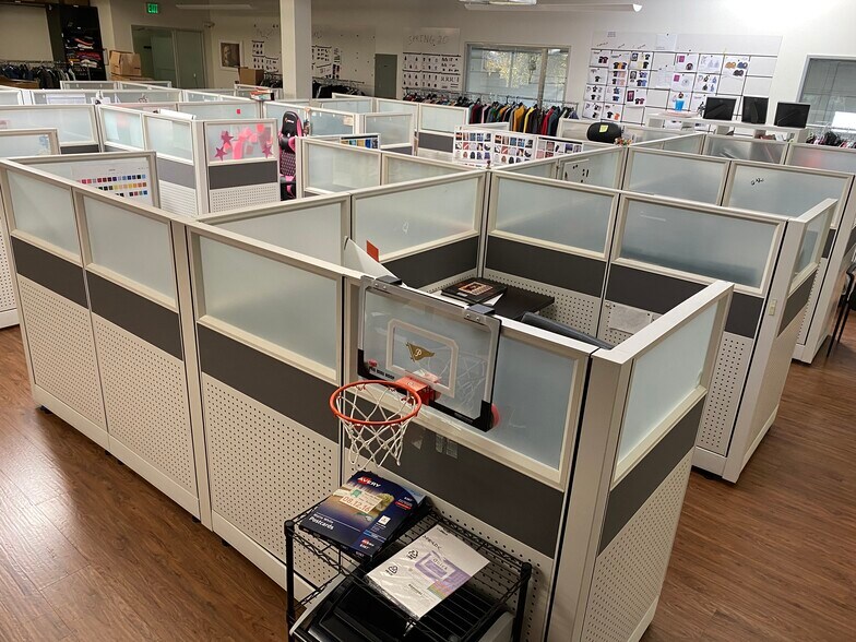 More Photos Of 9223 Eton Ave, Chatsworth Manufacturing For Lease