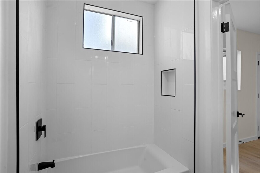 More Photos Of 2218 24th St, Santa Monica Apartments For Sale