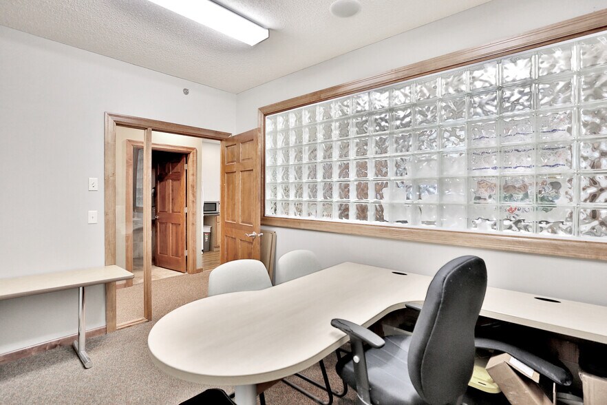 More Photos Of 2191-2195 Northdale Blvd NW, Coon Rapids Office For Sale