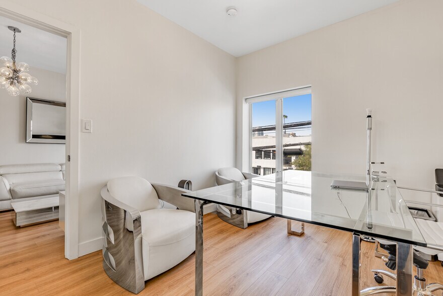 More Photos Of 6208-6212 Santa Monica Blvd, Los Angeles Loft Creative Space For Lease