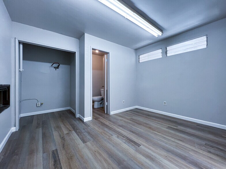 More Photos Of 6004 W Pico Blvd, Los Angeles Storefront For Lease