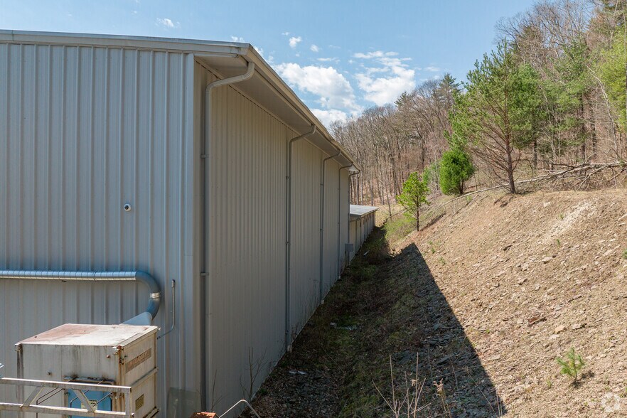 More Photos Of 1239 Campville Rd, Endicott Manufacturing For Sale