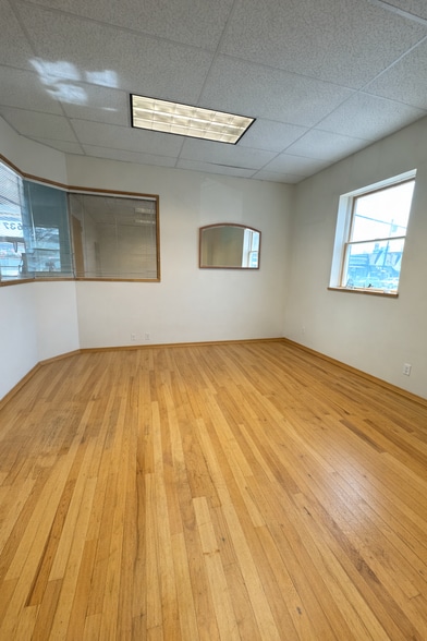 More Photos Of 637 Willis Ave, Williston Park Storefront Retail Office For Lease