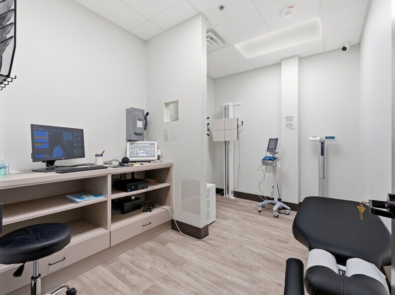 More Photos Of 6550 Naaman Forest Blvd, Garland Medical For Lease