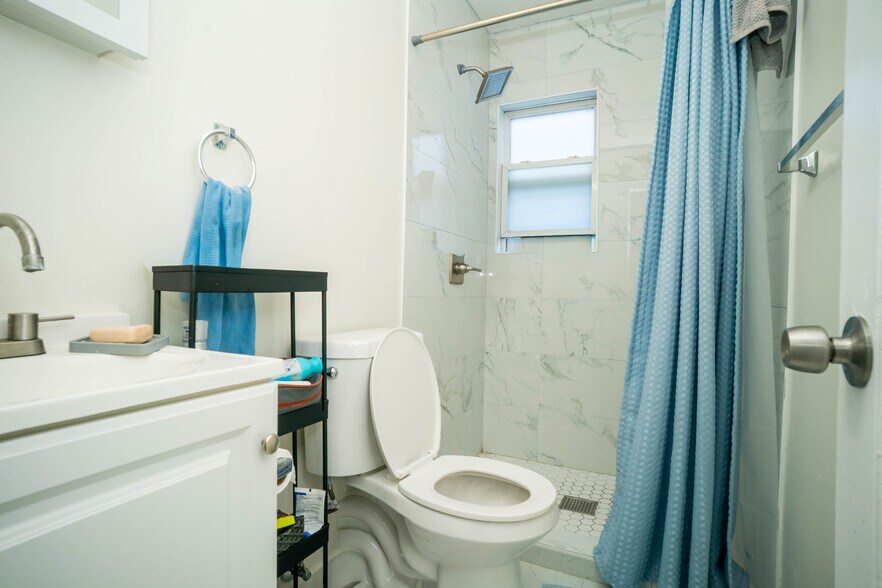 More Photos Of 1951 Hornblend St, San Diego Apartments For Sale