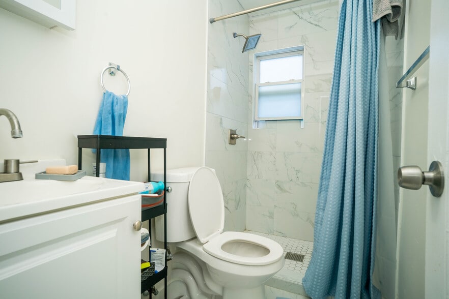 More Photos Of 1951 Hornblend St, San Diego Apartments For Sale