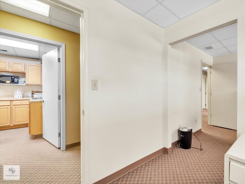 More Photos Of 25400-25430 Goddard Rd, Taylor Medical For Sale