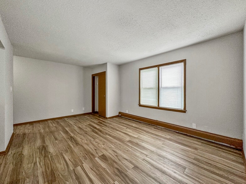 More Photos Of 2519 Clarkson Ave, Des Moines Apartments For Sale