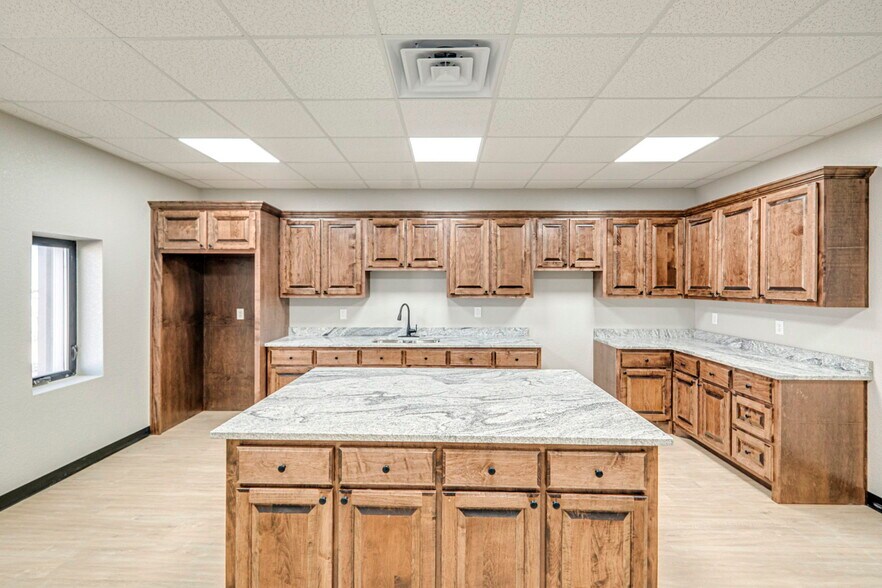 More Photos Of 16791 W Basin St, Odessa Warehouse For Sale