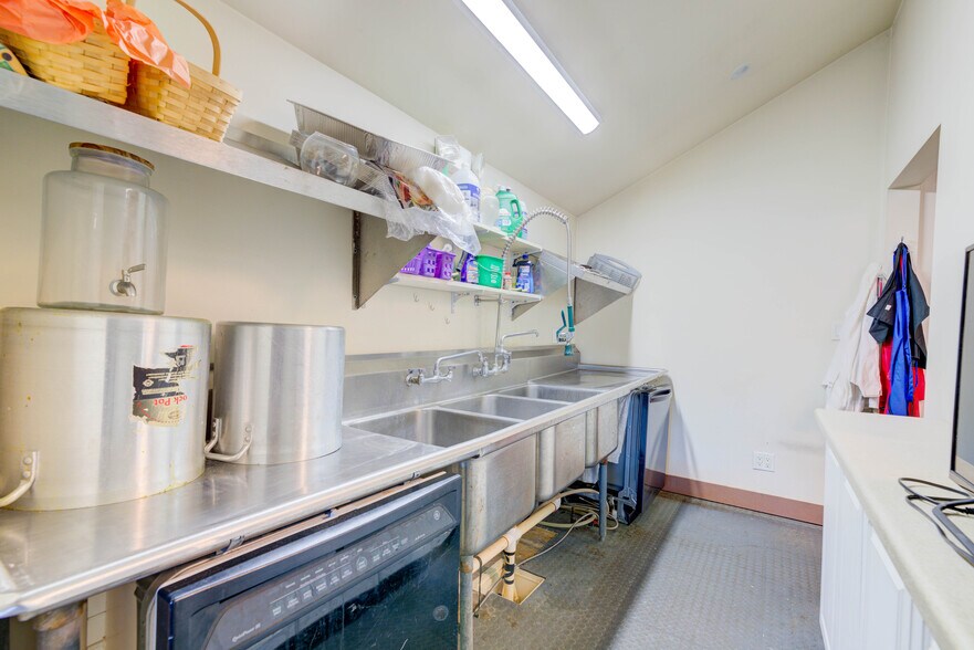 More Photos Of 4188 Nelson Rd, New Church Hotel For Sale
