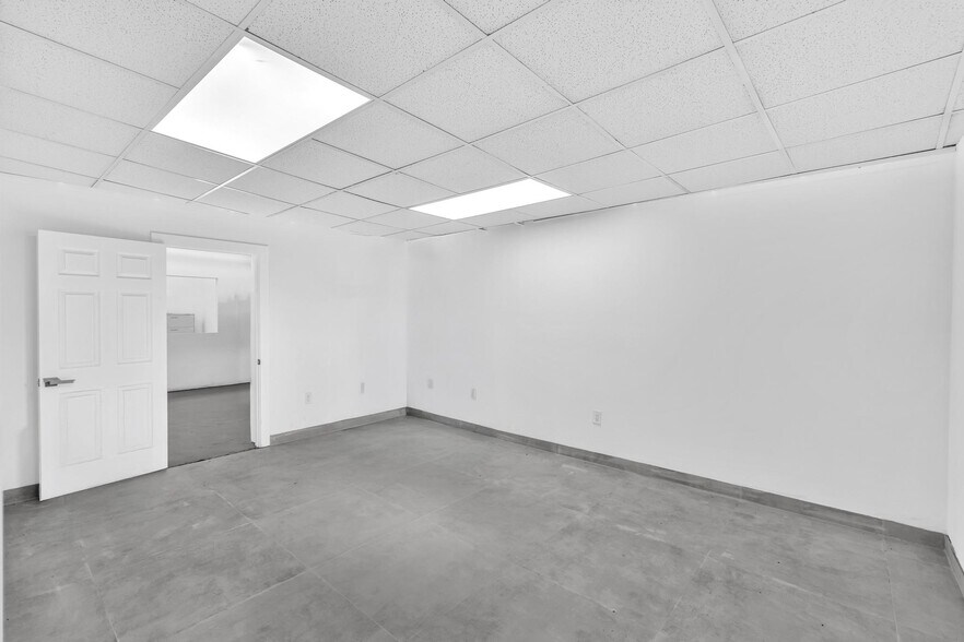 More Photos Of 570 NW 54th St, Miami Auto Repair For Lease