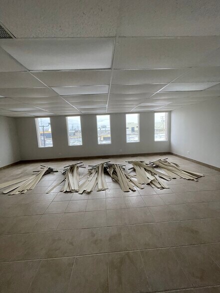 More Photos Of 14500 W 8 Mile Rd, Oak Park Office Residential For Sale