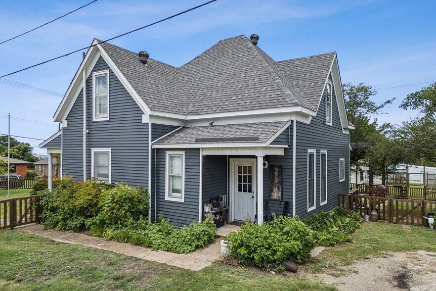 More Photos Of 607 E 1st St, Prosper Office Residential For Sale