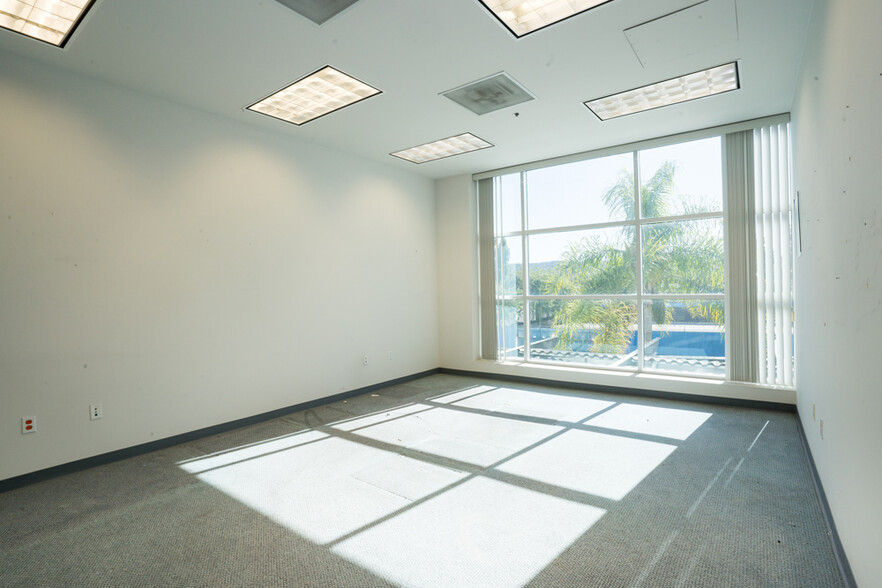 More Photos Of 925 S Lakeview Ave, Placentia Industrial For Sale