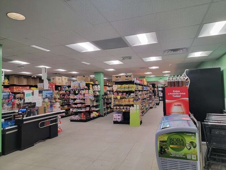 More Photos Of 5818 Forbes Ave, Pittsburgh Supermarket For Sale